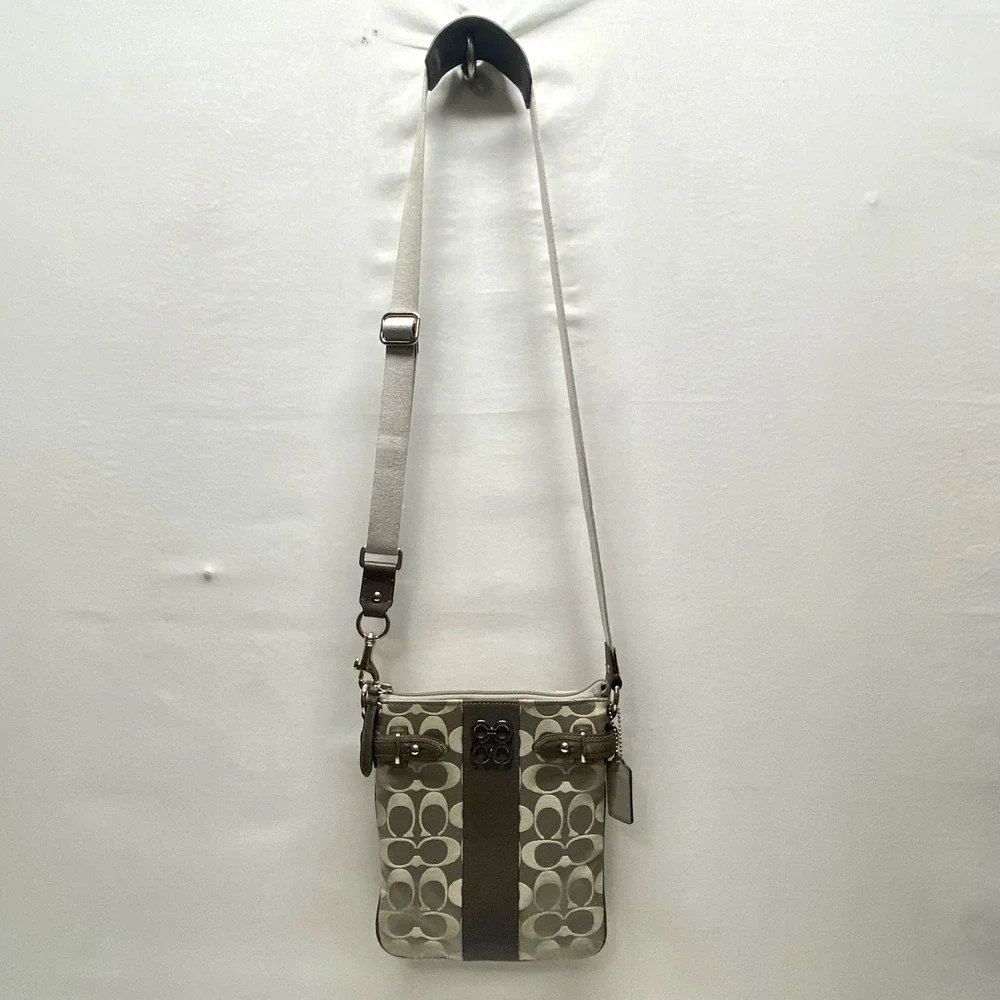 Coach Collette Signature Swingpack 47752 Grey Shimmer Rare Authentic Crossbody